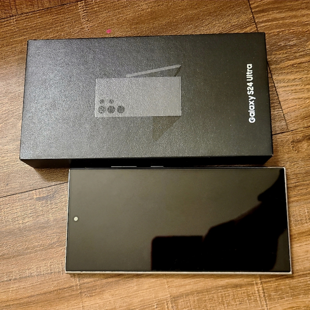 Samsung Galaxy S24 Ultra in Purple